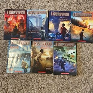 COPY - 7 I survived Series by scholastic in great condition